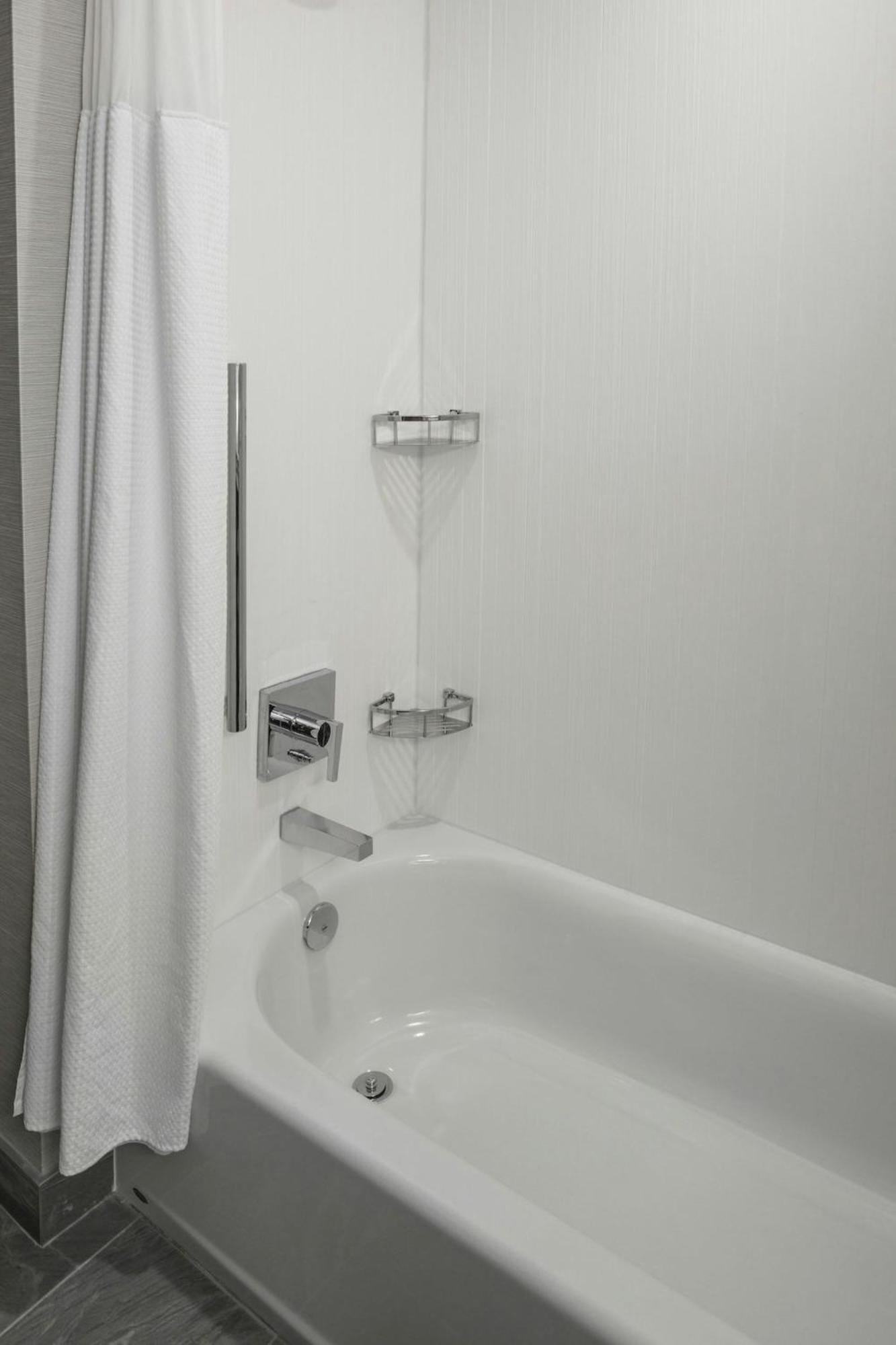 Courtyard By Marriott Indianapolis Фишърс Екстериор снимка