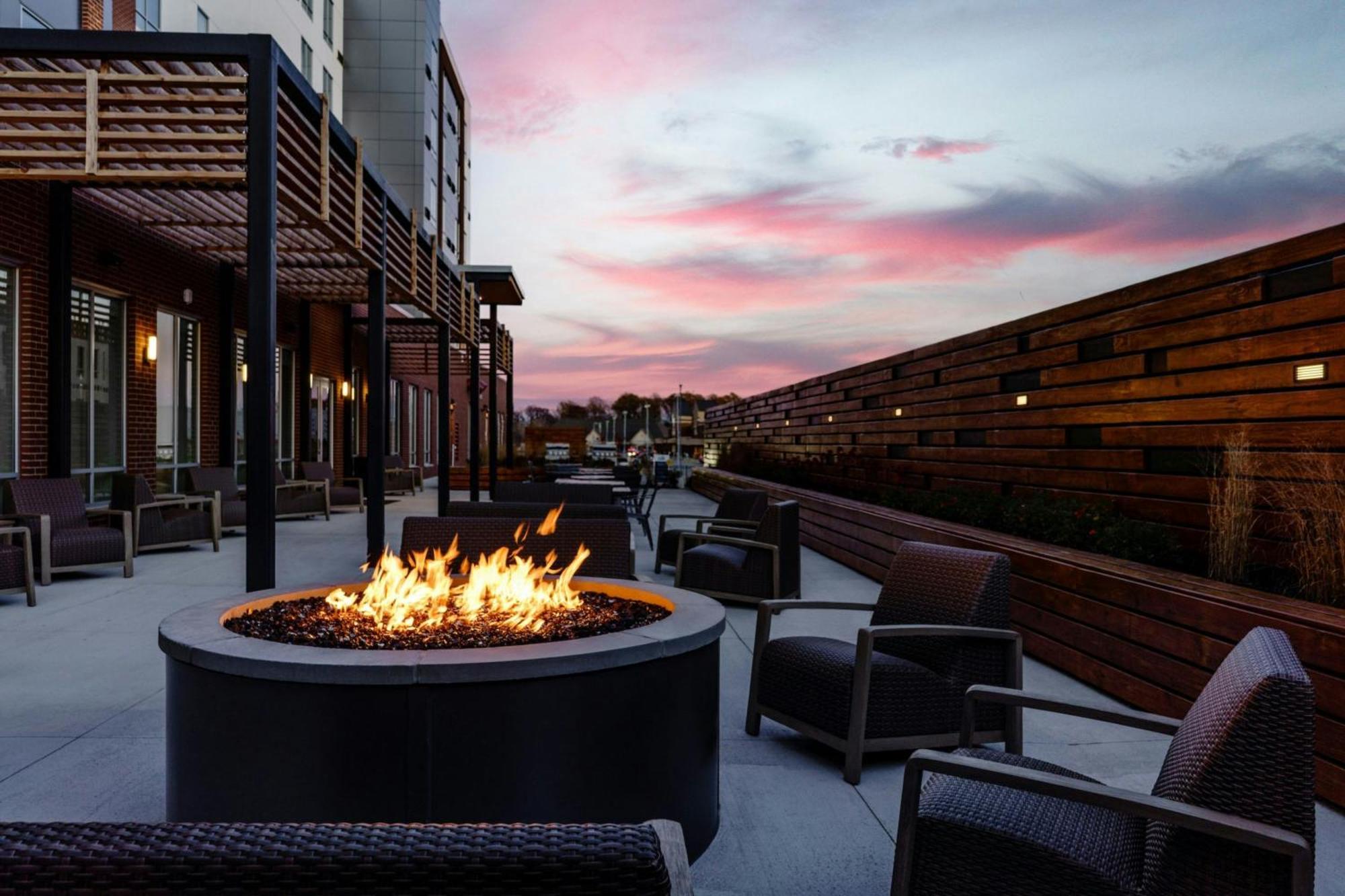 Courtyard By Marriott Indianapolis Фишърс Екстериор снимка