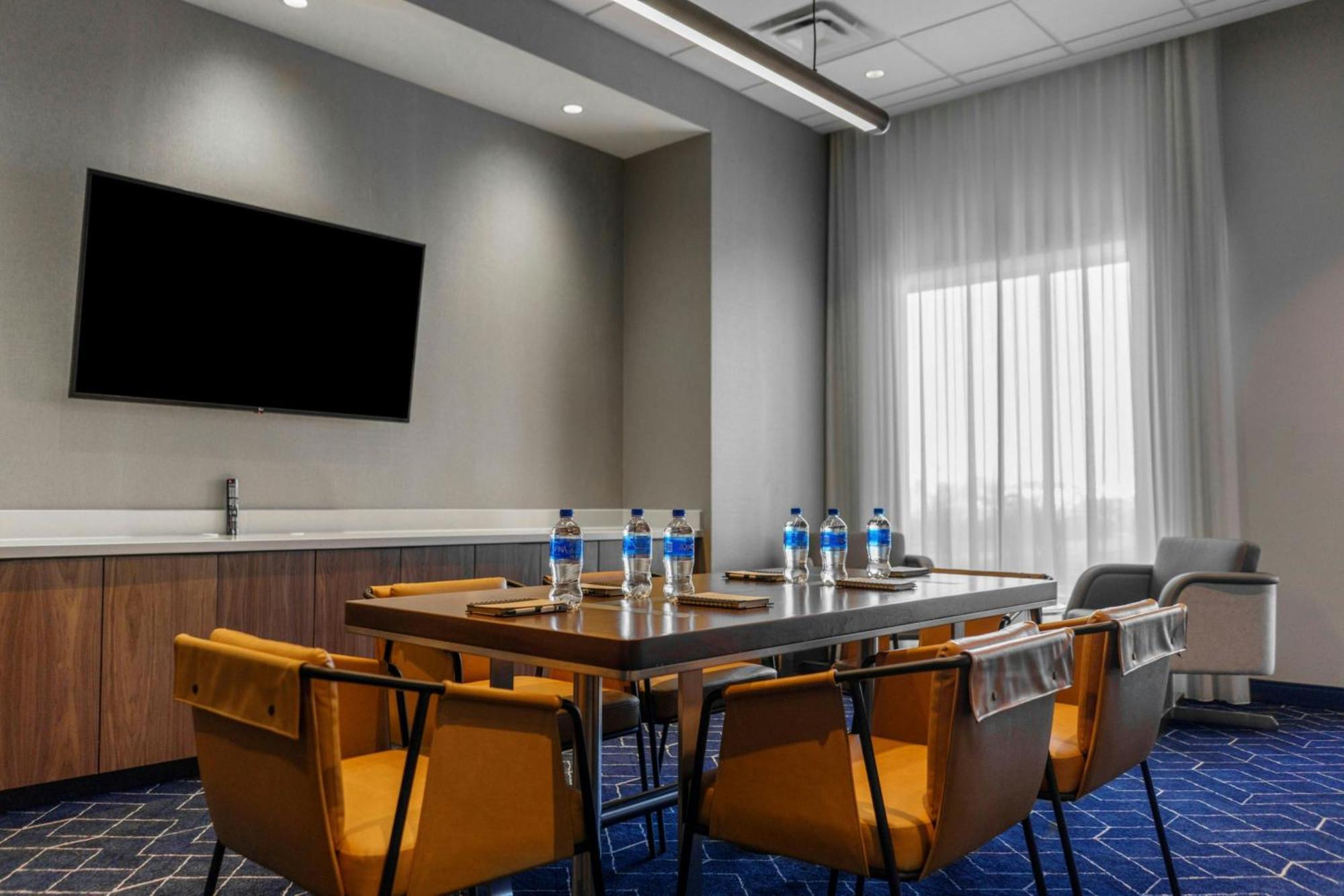 Courtyard By Marriott Indianapolis Фишърс Екстериор снимка