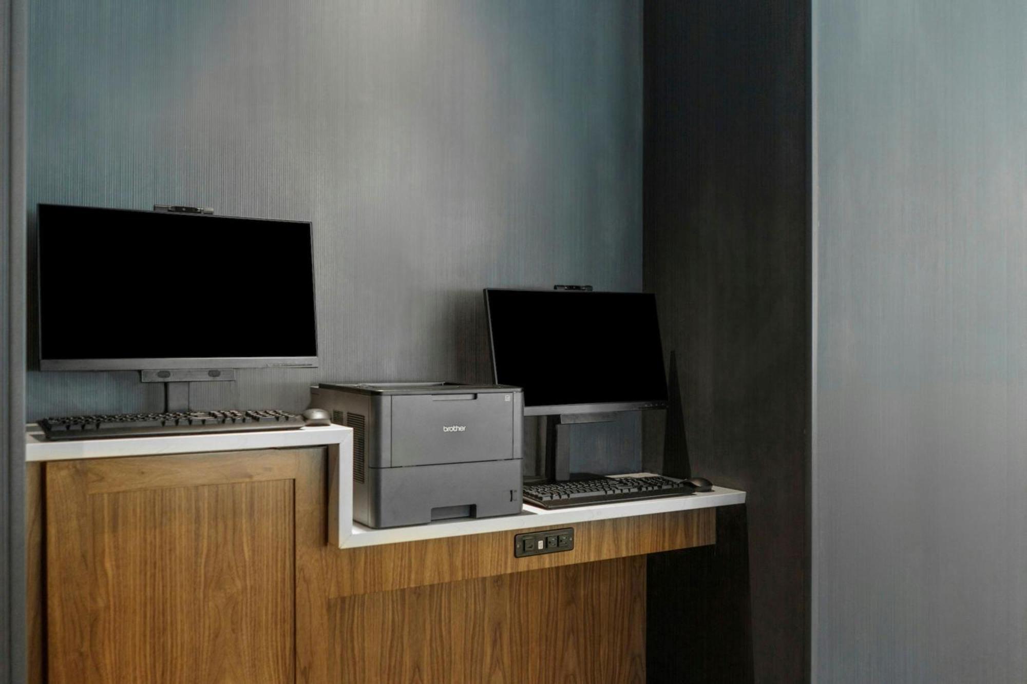 Courtyard By Marriott Indianapolis Фишърс Екстериор снимка