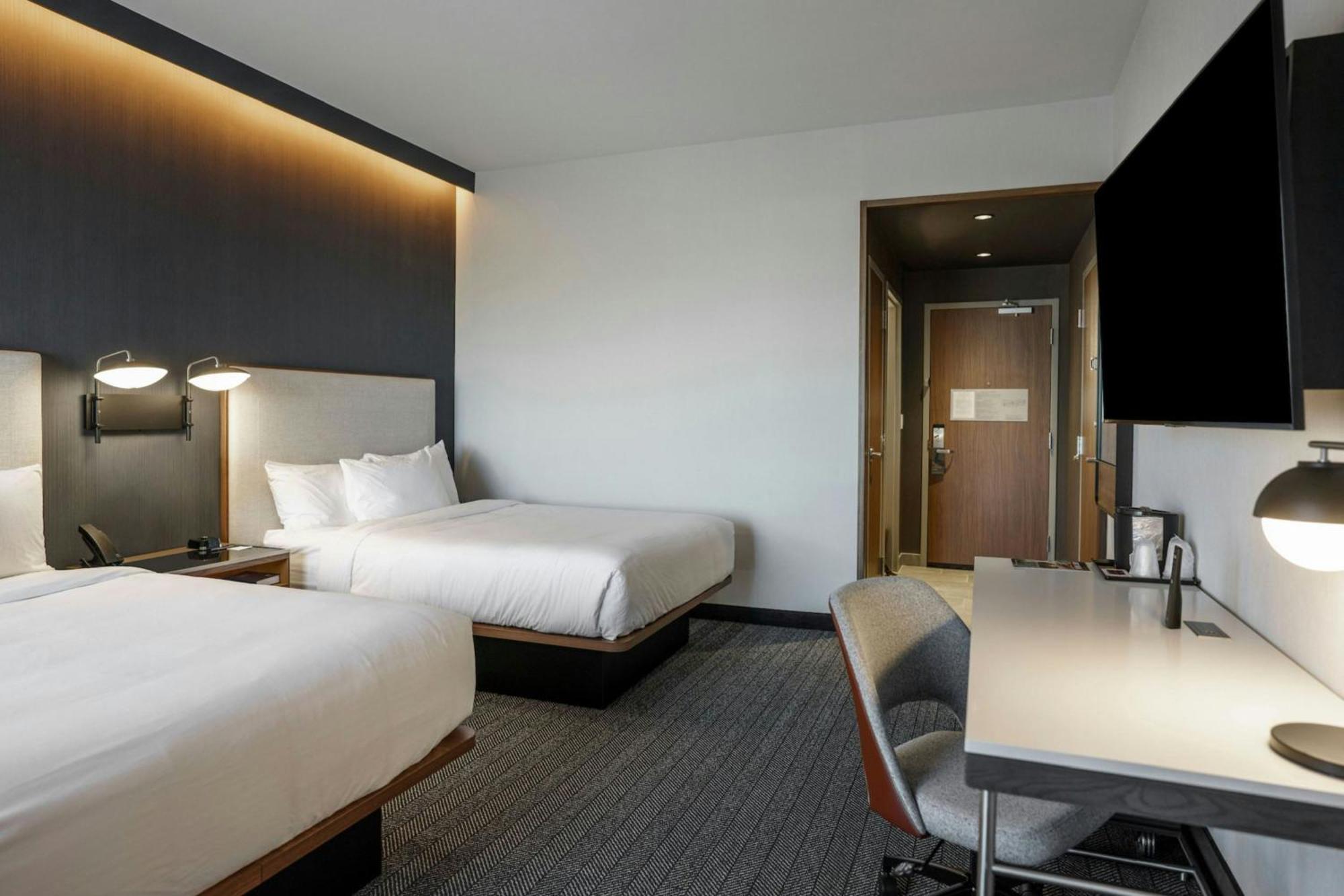 Courtyard By Marriott Indianapolis Фишърс Екстериор снимка