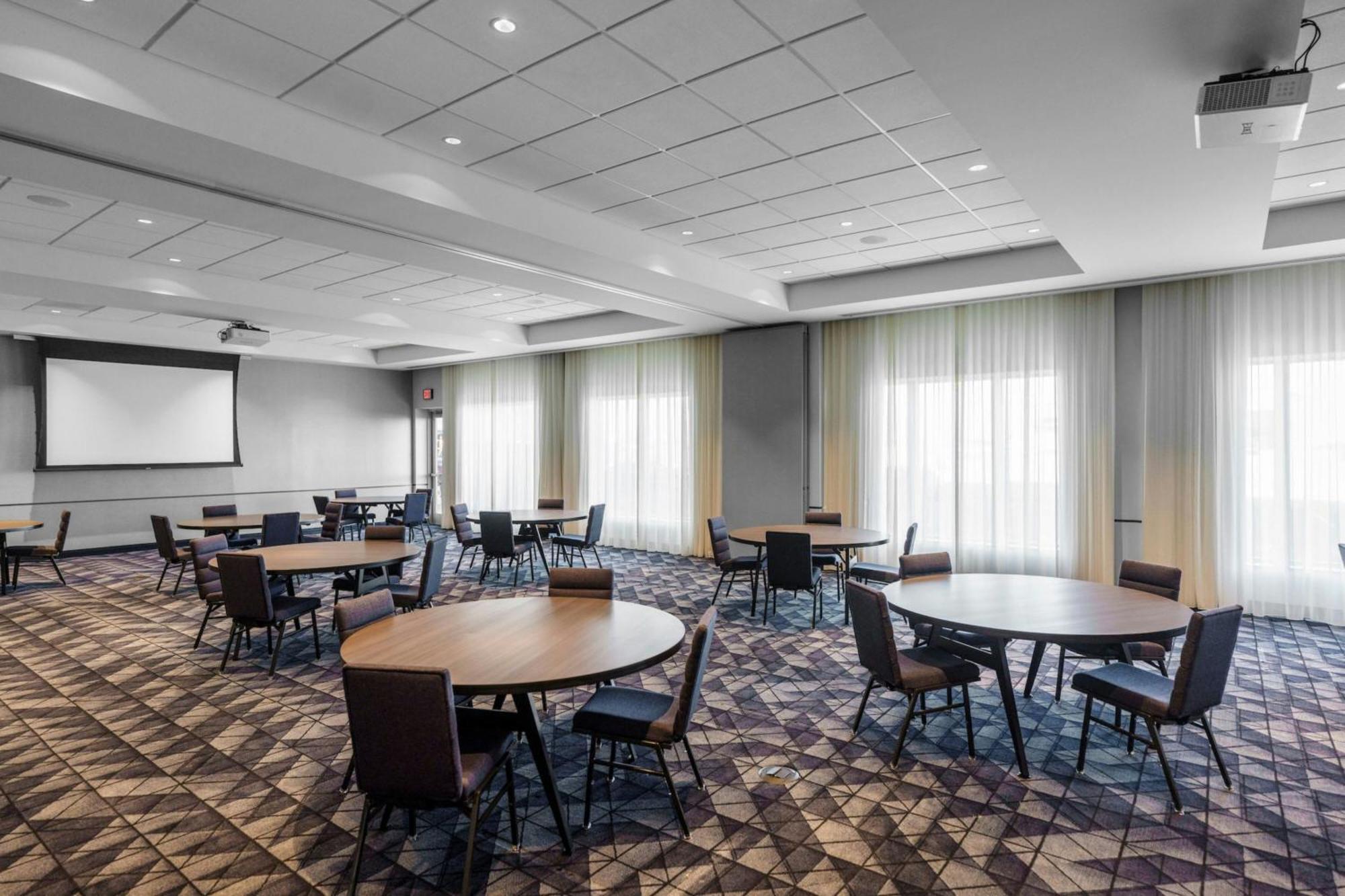 Courtyard By Marriott Indianapolis Фишърс Екстериор снимка